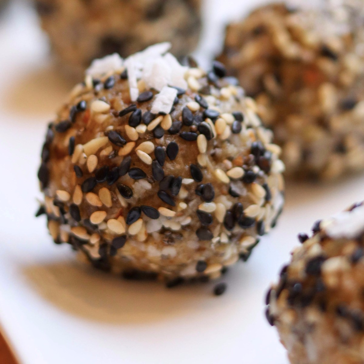 Who wants a hot date? | Superfood Energy&nbsp;Bites